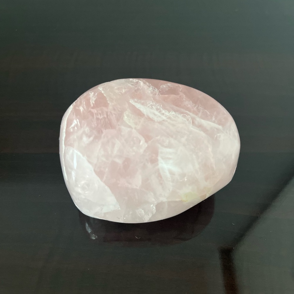 100% Rose quartz stone.